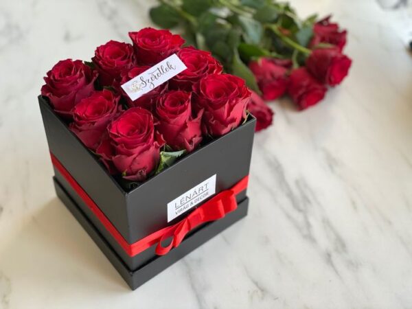 Flower Box Delivery In Lahore | Romantic Flower Box