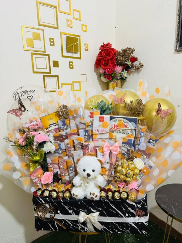 Elegant Anniversary Gifts | Gift Delivery in Sheikhupura