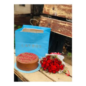Layers Cake with Flower Bouquet