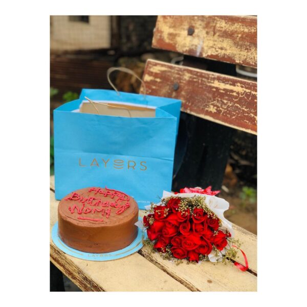 Layers Cake with Flower Bouquet