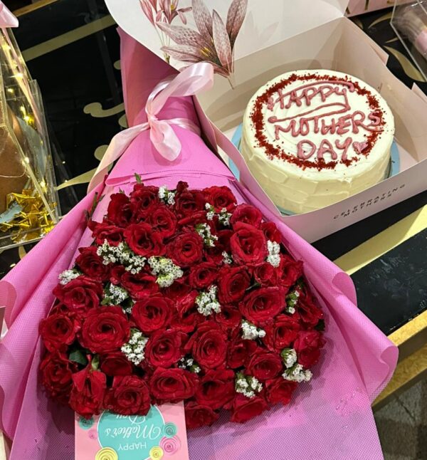 Mother's Day Cake With Flowers
