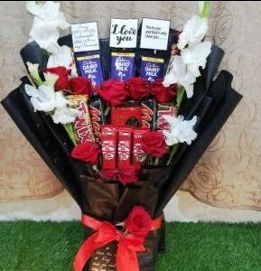 Rose & Chocolates Valentine's Day Gift